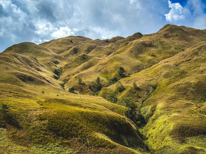 A Chill Adventure on the Edge: Dayhiking Mt. Pulag via the Untamed Tinoc–Tawangan&nbsp;Trail